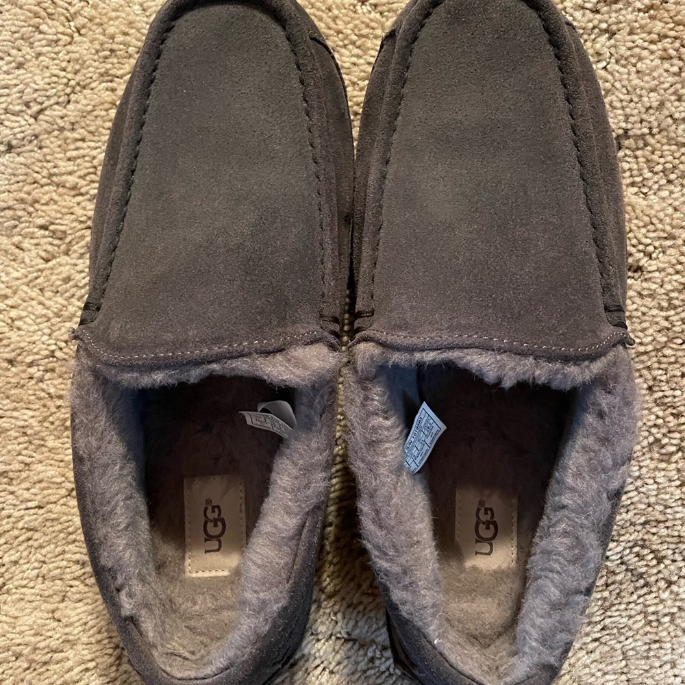 Men’s Ugg Moccasins. Size 11 Very Good Condition
